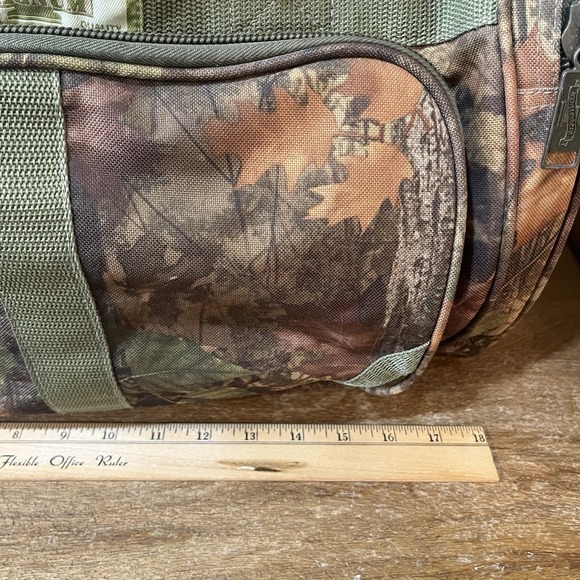 Magnum Camo 19" Hunting Fishing Range Field Gear Duffle Utility Bag Multi Pocket - Picture 15 of 16